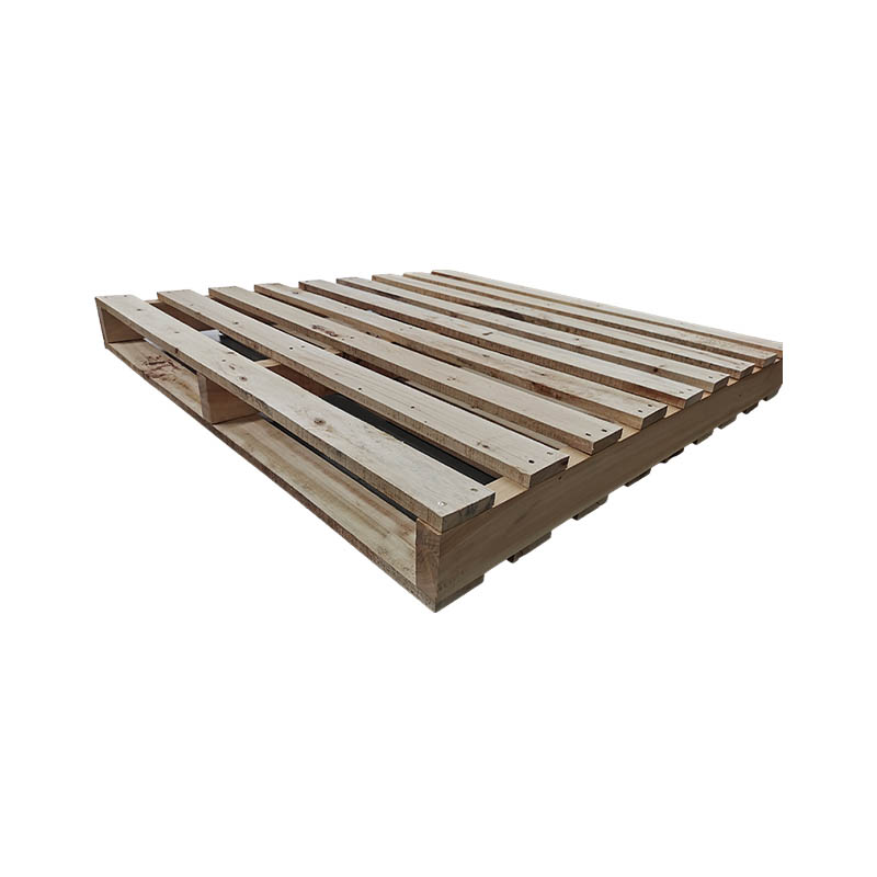 What are the unique advantages of wooden pallets in terms of shock resistance, anti-slip properties, and cushioning?